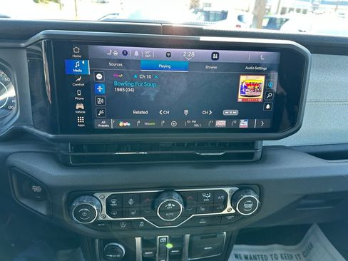 Used 2025 Jeep Wrangler Unlimited Sport AWD/4WD image 21