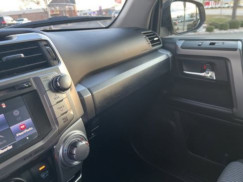 Used 2016 Toyota 4Runner SR5 image 28