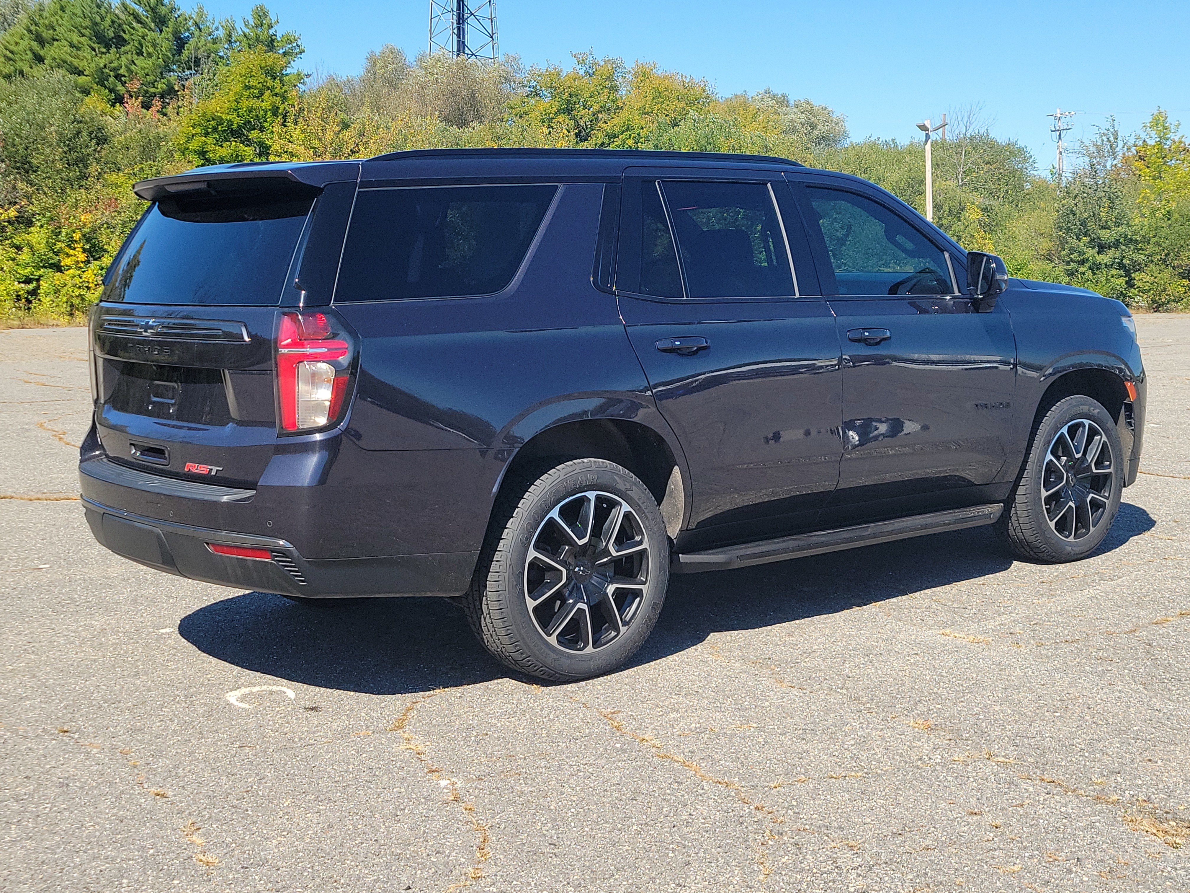 Used 2022 Chevrolet Tahoe RST w/ Luxury Package AWD/4WD image 5