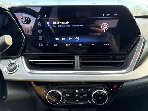 Certified 2024 Chevrolet Trax LT w/ Driver Confidence Package image 13