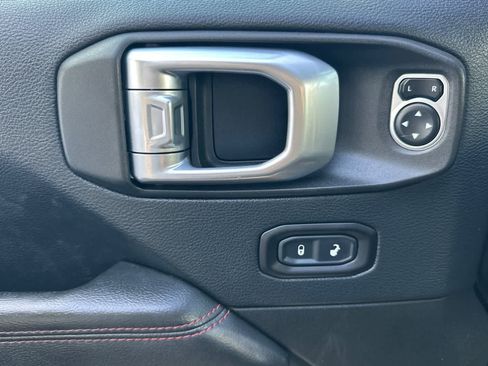 Used 2019 Jeep Wrangler Unlimited Rubicon AWD/4WD image 13