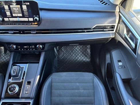 Used 2024 Mitsubishi Outlander SE image 17