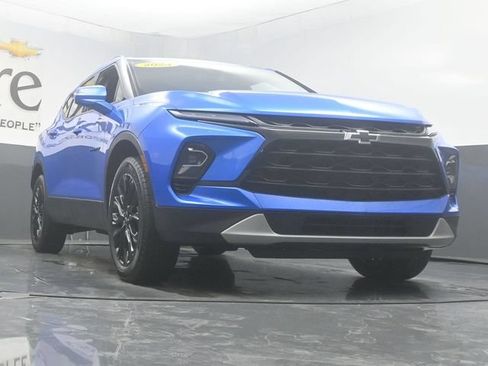 Used 2024 Chevrolet Blazer LT w/ LPO, Black Grille Bar Package FWD image 3