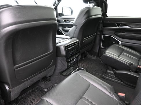 Used 2022 Jeep Wagoneer Series III w/ Premium Group I image 19