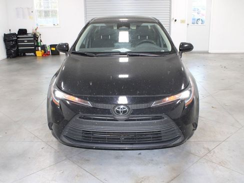 Used 2024 Toyota Corolla LE image 3
