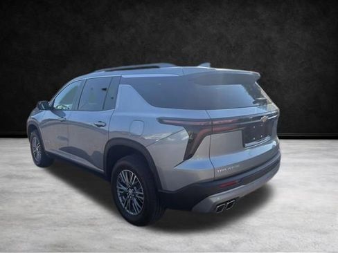 Used 2025 Chevrolet Traverse LT w/ Driver Confidence Package image 8