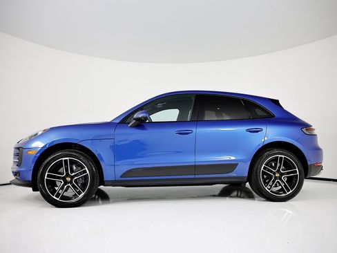 Certified 2021 Porsche Macan image 2