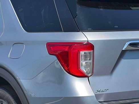 Used 2023 Ford Explorer XLT w/ Equipment Group 202A AWD/4WD image 9