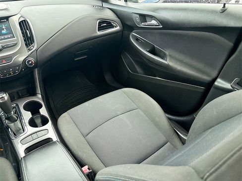 Used 2017 Chevrolet Cruze LT w/ Convenience Package image 22