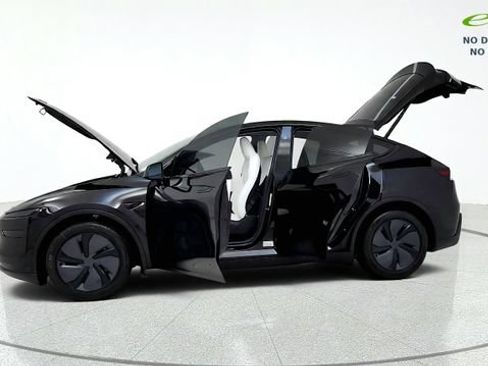 Used 2026 Tesla Model Y 2WD image 15