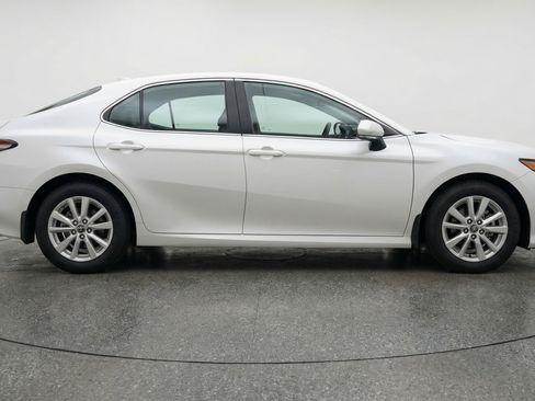 Used 2025 Toyota Camry LE image 11