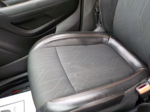 Used 2019 Chevrolet Trax LT w/ LT Convenience Package image 20