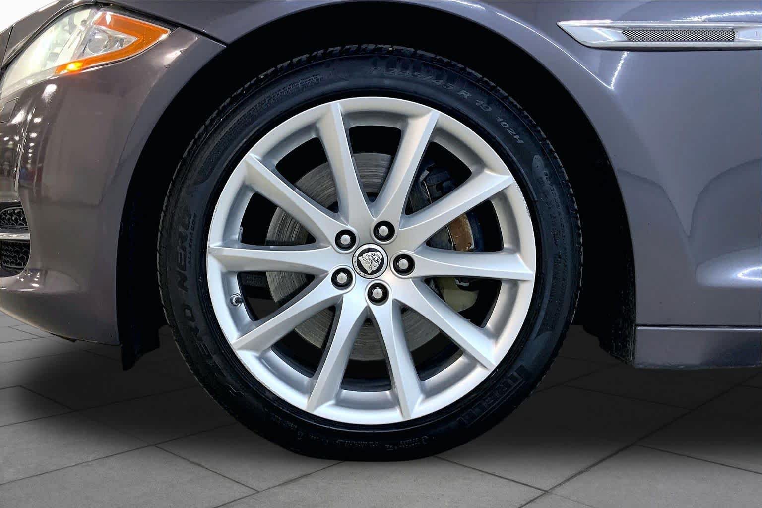 Used 2011 Jaguar XJ RWD image 10