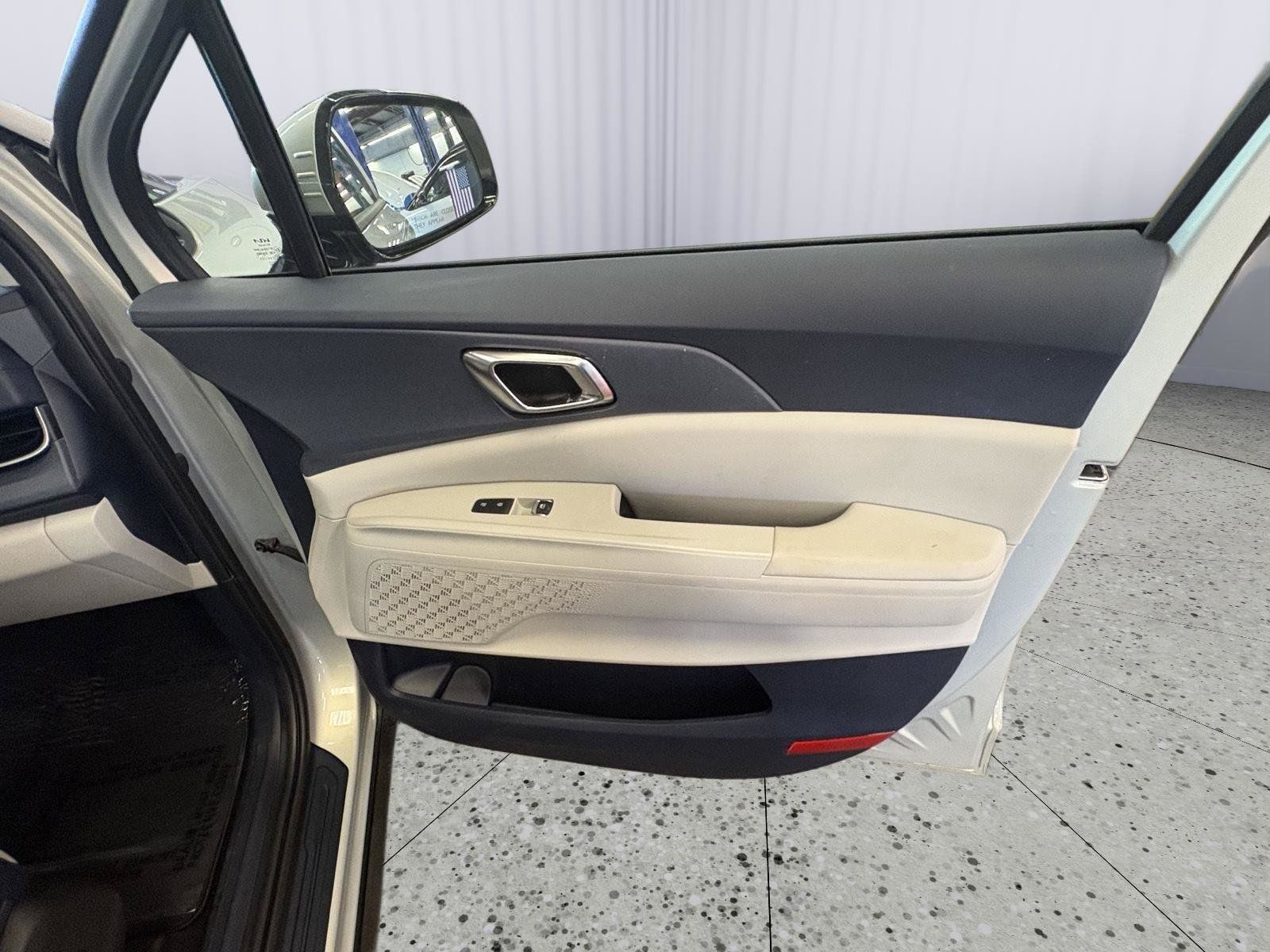 Certified 2026 Kia Carnival EX FWD image 14