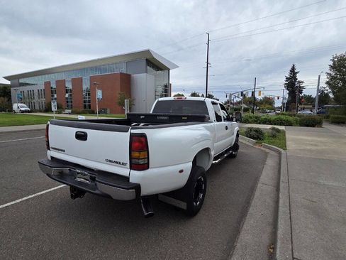 Used 2006 Chevrolet Silverado 3500 LT w/ Heavy-Duty Power Package image 5