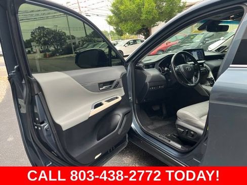 Used 2021 Toyota Venza XLE w/ Softex Package AWD/4WD image 4