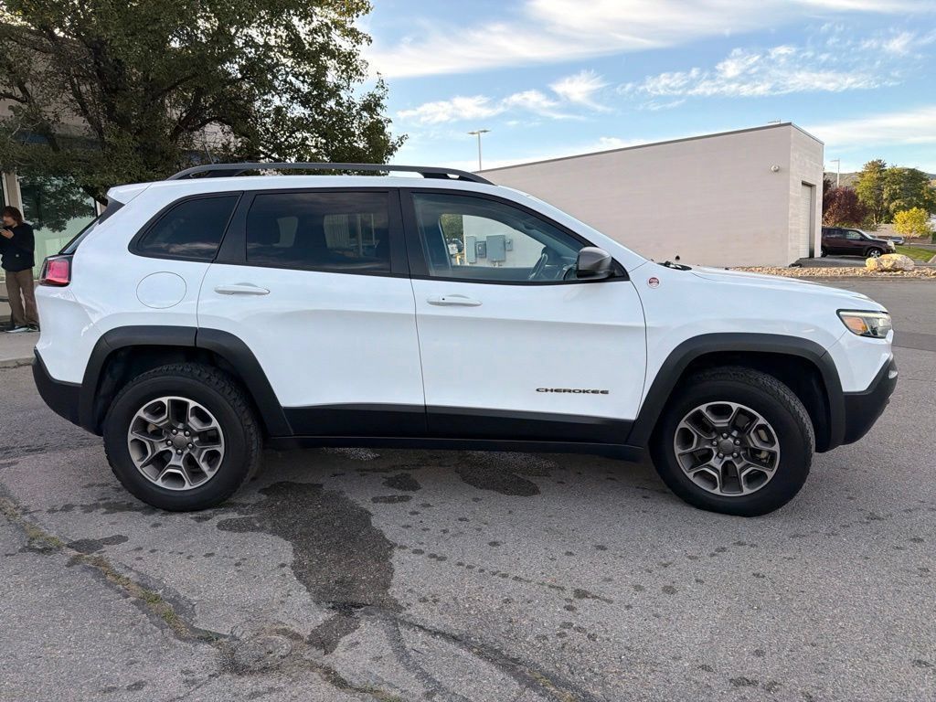 Used 2021 Jeep Cherokee Trailhawk w/ Comfort/Convenience Group AWD/4WD image 6