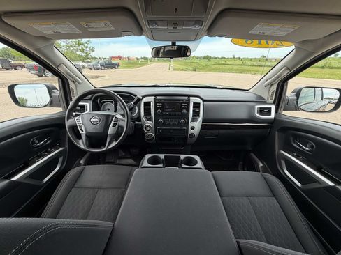Used 2018 Nissan Titan SV AWD/4WD image 27