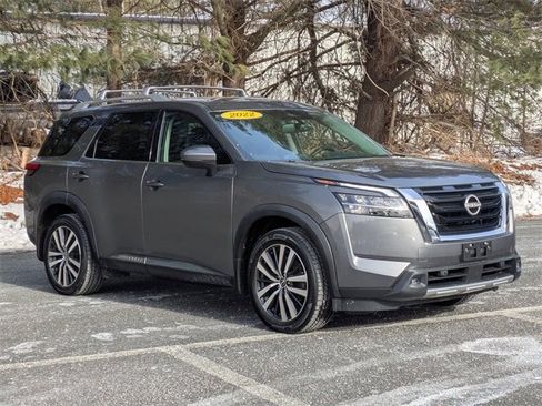 Used 2022 Nissan Pathfinder Platinum w/ Cargo Package image 7