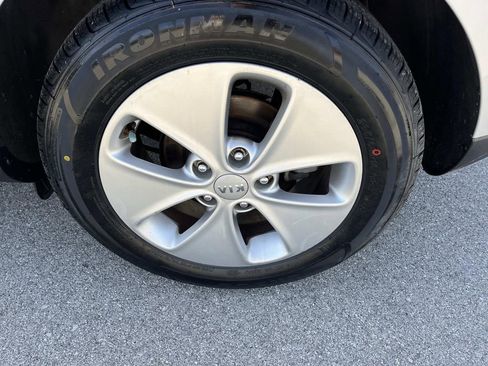 Used 2016 Kia Soul FWD image 11