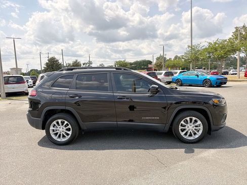 Used 2022 Jeep Cherokee Latitude Lux FWD image 2