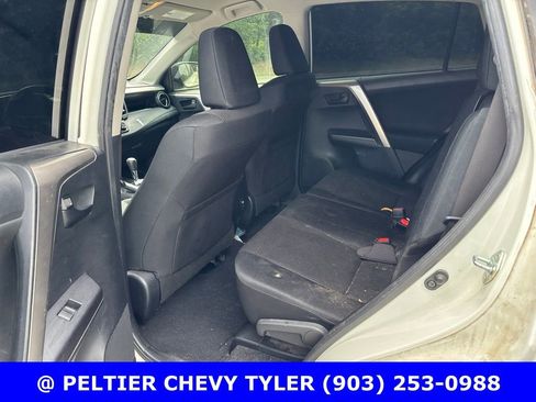 Used 2018 Toyota RAV4 LE FWD image 18