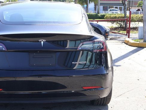 Used 2021 Tesla Model 3 Performance image 15