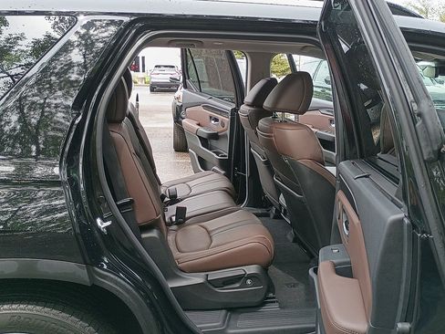 Used 2025 Honda Pilot Elite image 16