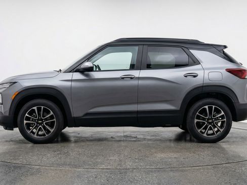 Used 2025 Chevrolet TrailBlazer LT w/ Driver Confidence Package image 5