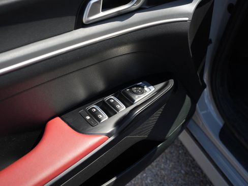 Used 2023 Kia K5 GT-Line image 13