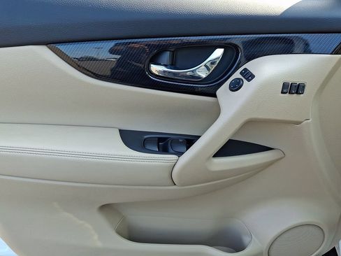 Used 2020 Nissan Rogue SL w/ Premium Package AWD/4WD image 12