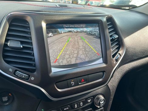 Used 2020 Jeep Cherokee Trailhawk w/ Cold Weather Group image 13