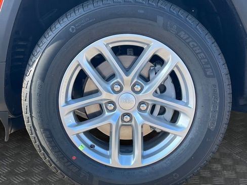 New 2025 Jeep Grand Cherokee Laredo image 23