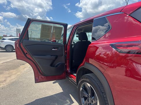 Used 2024 Nissan Rogue SV FWD image 18