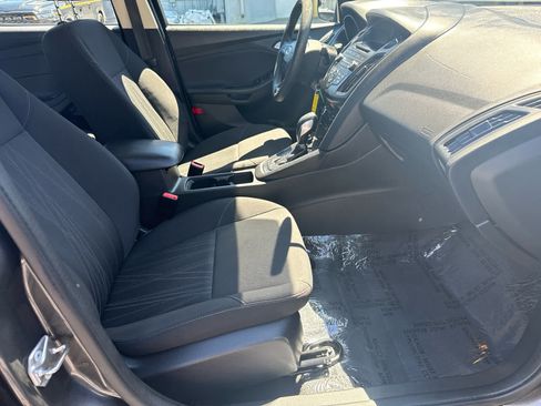 Used 2017 Ford Focus SE FWD image 12