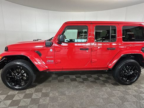 Used 2024 Jeep Wrangler Unlimited Sahara AWD/4WD image 7