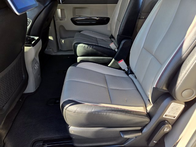 Used 2020 Kia Sedona SX FWD image 11