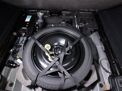 Certified 2025 Volvo XC60 B5 Plus image 36