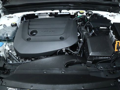 Used 2024 Volvo XC40 B5 Core image 37