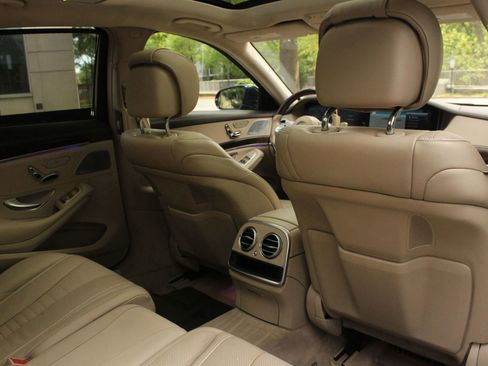 Used 2019 Mercedes-Benz S 560 4MATIC Sedan w/ Premium Package image 19