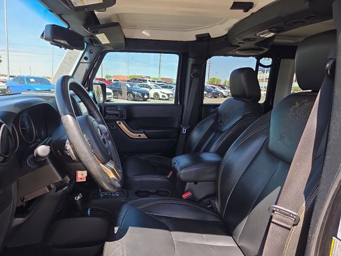 Used 2014 Jeep Wrangler Unlimited Sahara image 11