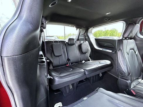 Used 2025 Chrysler Pacifica Select FWD image 19