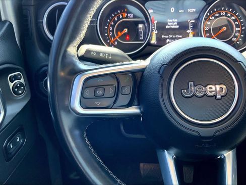 Used 2020 Jeep Gladiator Overland AWD/4WD image 23