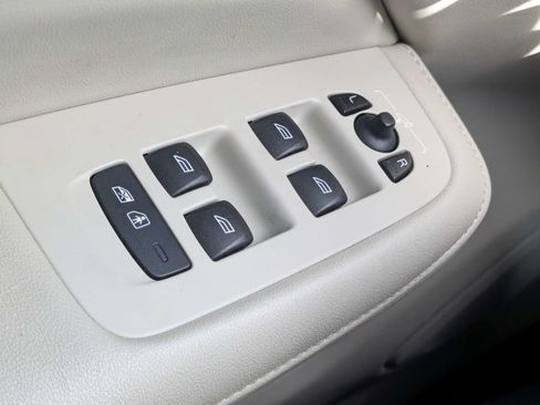 Used 2024 Volvo S60 B5 Plus FWD image 24