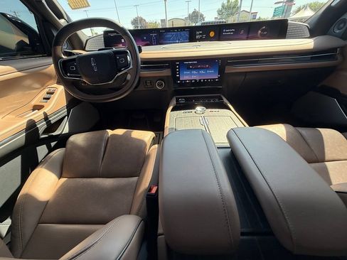 Used 2025 Lincoln Navigator L Black Label AWD/4WD image 17