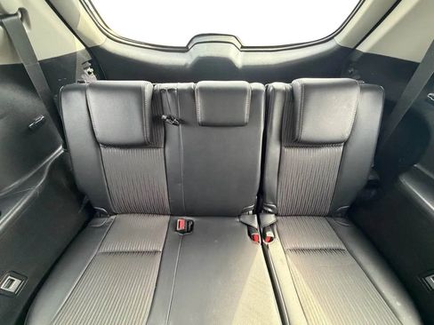Used 2017 Toyota Highlander Plus w/ Carpet Mat Package image 33