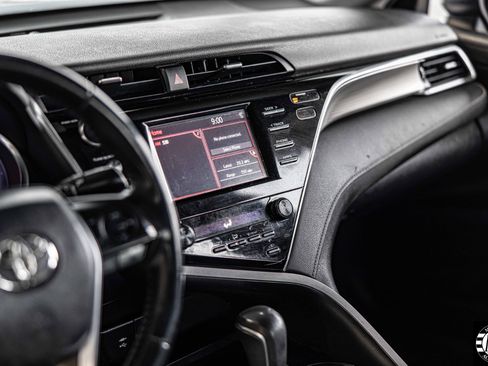 Used 2018 Toyota Camry SE image 19