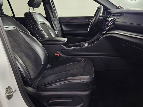 Used 2023 Jeep Grand Cherokee Altitude image 28