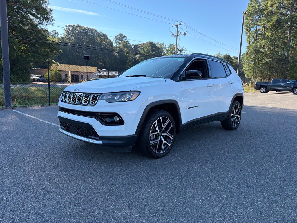 Used 2025 Jeep Compass Limited AWD/4WD image 2