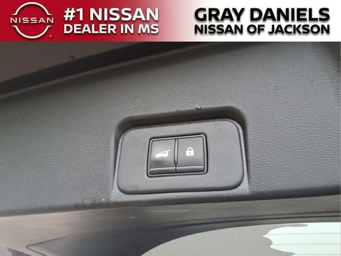 Certified 2025 Nissan Rogue SV AWD/4WD image 9